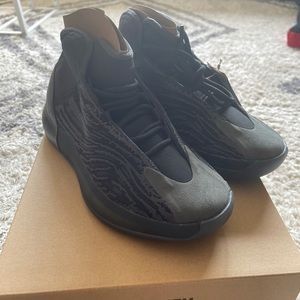 Yeezy Yzy QNTM Onyx 8.5